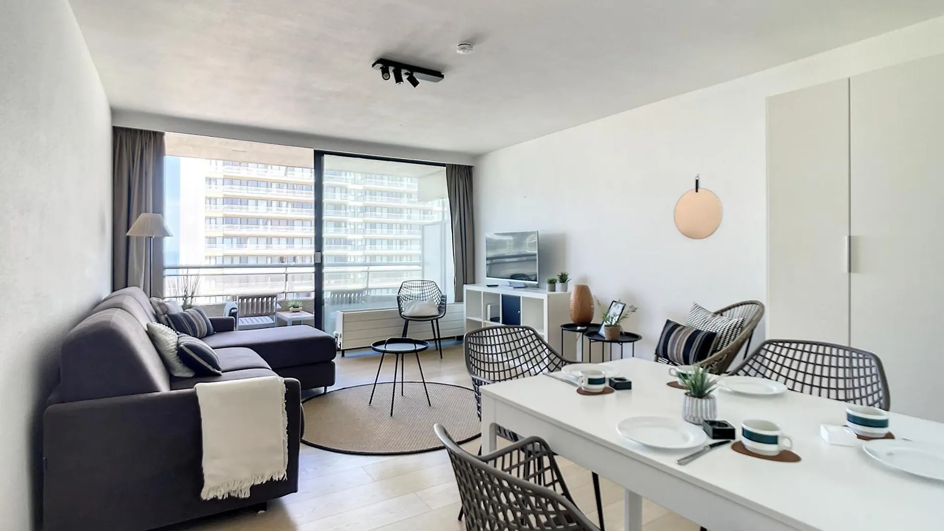 Oostende Studio Royal Ascot Q7 Met Terras En Zeezicht Op Toplocatie Ostenda